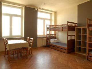 Globart Hotel *